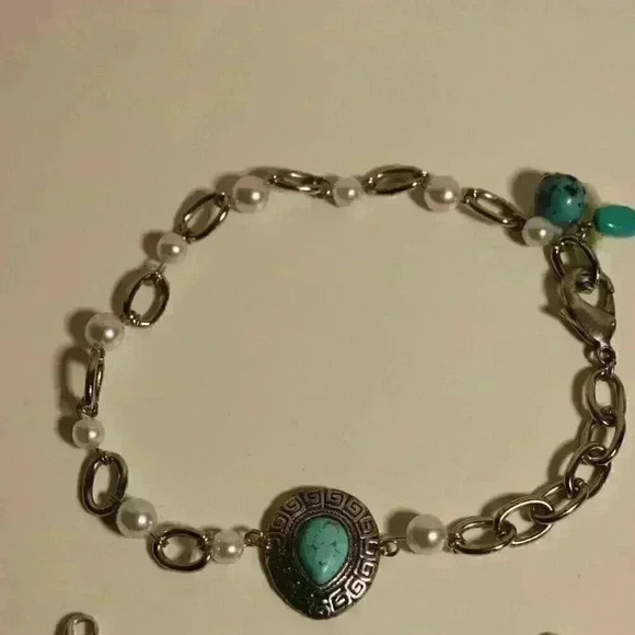 Handmade Repurposed Single Strand Turquoise,Pearl, and Silver Toned - Picture 5 of 8
